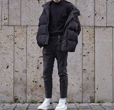 Black Puffer Jacket Outfit, Puffer Jacket Outfit Men, Jacket Outfit Men, Spiritual Fashion, Puffer Jacket Outfit, Moda Do Momento, Urban Apparel, Moda Streetwear, Urban Fashion Trends