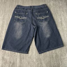 Vintage 2000s Jinzl Loose Fit Basic Essential Streetwear Skater Grunge Emo Y2K Aesthetic Blue Denim Jean Shorts 36 Waist Mens Condition:  Excellent Used Condition  = No Flaws Measurements: Please see photos above for all measurements IF YOU BUY TWO OR MORE ITEMS USE THE CODE BUNDLE @ CHECK TO SAVE 20% WE SHIP WITHIN 24 HOURS AFTER PURCHASE! Please be aware that we do not offer free returns!! The Buyer is responsible for the cost of the return label.  Follow us on TikTok & Instagram @findsnostalg Y2k Style Denim Jean Shorts For Streetwear, Y2k Blue Jean Shorts For Streetwear, Y2k Denim Jean Shorts For Streetwear, Blue Y2k Jean Shorts For Streetwear, 2000s Male Fashion, 2000s Skater Boy Outfits, Emo Y2k Aesthetic, Y2k Denim Blue Jean Shorts, Y2k Blue Mid-rise Shorts