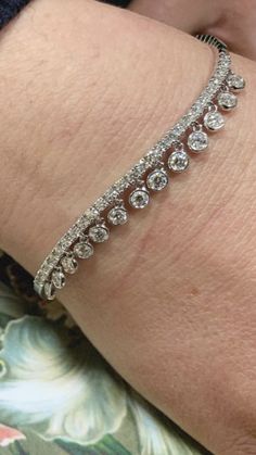 Bridal Jewellery Inspiration, Van Cleef And Arpels Jewelry, Diamond Bangles, Diamond Pendants Designs, Gold Jewelry Simple Necklace, Diamond Necklace Designs, Diamond Jewelry Designs