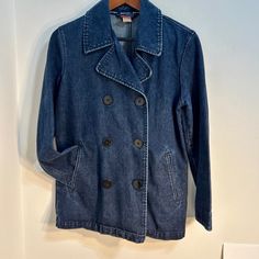 Women's Vintage 90's Y2K Old Navy Denim Double Breasted Jacket Sz M Classic Pea Coat style in casual denim fabric. Old Navy signature buttons. Jacket is in good condition with no damage. See/zoom photos for details and approximate measurements. Fast shipping. Retro Dark Wash Relaxed Fit Outerwear, Casual Double-breasted Denim Jacket With Buttons, Casual Double-breasted Denim Jacket With Pockets, Casual Double-breasted Outerwear With Buttoned Pockets, Vintage Denim Jacket With Buttoned Pockets In Relaxed Fit, Vintage Denim Jacket With Buttoned Pockets And Relaxed Fit, Retro Button-up Denim Outerwear, Retro Dark Wash Button-up Outerwear, Double-breasted Denim Jacket With Button Closure