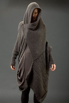 madamebarry: | Alessandra Marchi | Mode Hippie, Hooded Cloak, Unique Outfits, Kilt