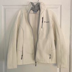 Women's White Columbia Jacket Size Medium Never Worn Fitted White Outerwear For Outdoor, White Fitted Outdoor Outerwear, White Hooded Fleece Jacket For Spring, White Fleece Jacket For Outdoor, Snow Jacket, Columbia Jacket, Columbia Jackets, White Cream, Cream White