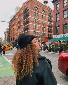 Beanie And Curly Hair, Curly Hair And Beanie, Curly Hairstyles With Beanies, Beanie Hairstyles, Hair Stayl, Let Your Hair Down, Curly Hair Inspiration, Girl Inspiration, Long Curly Hair