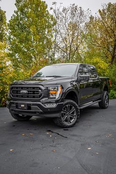 Full vehicle view of a custom 2021 Ford F-150 built for off-road use Truk Ford, New Car Wallpaper, Tokyo Drift Cars, Pickup Car, Ford Mustang Car, Pimped Out Cars, Ford Pickup Trucks, 4x4 Trucks