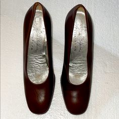 Bnwt Vintage Brown Leather W Black Heel Brown Block Heel Court Shoes With Padded Heel, Brown Square Toe Court Shoes, Brown Leather Court Shoes With 4-inch Heel, Brown Square Toe Court Shoes Medium Width, Brown Square Toe Court Shoes With Medium Width, Brown Pointed Toe Court Shoes For Evening, Brown Square Toe Court Shoes With Sculpted Heel, Brown Leather Evening Court Shoes, Brown Low Heel Business Heels