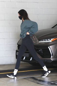 Smart Casual Work Outfit, Kendall Style, Look Rock, Gym Clothes Women, Wonder Women, Kendall Jenner Outfits