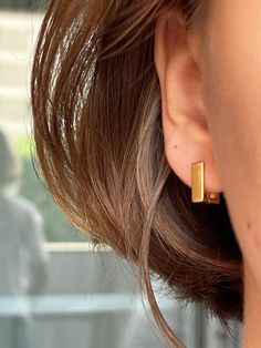 Showcase your unique style with these minimalist and delicate rectangular hoop earrings, meticulously crafted from top-quality brass. Coated with genuine 18-karat gold plating, they radiate a rich and luxurious shimmer. Their distinct geometric design gives them a modern edge, making them suitable for both daily wear and special occasions. Not only are these earrings stunning, but they are also hypoallergenic, free from cadmium, nickel, and lead, ensuring comfort and safety for sensitive skin. D Elegant Square Yellow Gold Huggie Earrings, Elegant Yellow Gold Square Huggie Earrings, Yellow Gold Square Hoop Earrings For Everyday, Classic Square Everyday Earrings, Gold Square Minimalist Huggie Earrings, Gold Square Huggie Earrings, Elegant Square Huggie Earrings, Everyday Gold Square Huggie Earrings, Everyday Square Earrings