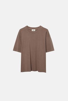 Shop Vintage brown OVERSIZED CROP CORE TEE by Elwood online – Elwood Clothing Elwood Clothing, Vintage Brown, Vintage Tees, Vintage Tshirts, Oversized Fits, Drop Shoulder, White Vintage, Vintage Black, Clothing Brand