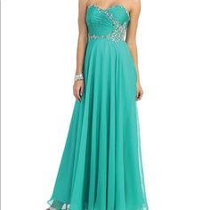 Beautiful Sage Chiffon Gown $ Shawl Women Dress Size 4 54” Long From Center Back Neckline To Hem Cold Shoulder Gown, Strapless Chiffon Dress, Queen Dresses, May Queen, Sweetheart Prom Dress, Strapless Gown, Mom Dress, Chiffon Gown, Chiffon Prom Dress