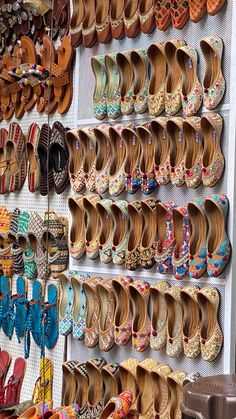 Best Fall Shoes, Fall Shoes For Women, Good Morning Rose Images, Collage Photo Frame Design, Jaipur Travel, Vintage Indian Jewelry, Desi Dress, Indian Shoes, Street Shopping