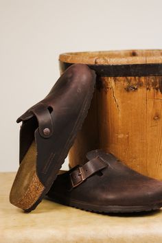 Our most sought-after clog, the Boston lends a fashion-forward edge to any style. Handcrafted for quality, oiled nubuck leather looks distinctly heritage, designed to age over time for a perfectly worn, one-of-a-kind look. Featuring an additional foam layer for cushioning, the soft footbed offers extra comfort plus go-all-day support. Cushioned BIRKENSTOCK soft footbed creates custom support with wear Oiled leather upper Suede footbed lining helps keep you comfortable EVA sole is flexible and li Birkenstock Boston Oiled Leather Habana, Birkenstock Boston Leather, Boston Birkenstock, Boston Soft Footbed, Leather Looks, Boston Clogs, Leather Clogs, Eva Sole, Leather Outfit