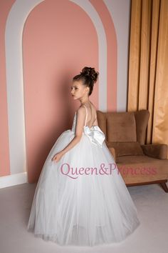 Princess Dress With Tulle Skirt And Fitted Bodice, First Communion Tulle Dress With Lace Bodice For Pageant, First Communion Dress With Lace Bodice For Pageant, Tulle Tutu Dress With Lace Bodice For First Communion, Lace Bodice Tutu Dress For Wedding, Wedding Tulle Tutu Dress Ball Gown, Bridesmaid Tutu Dress With Fitted Bodice And Tulle Skirt, Bridesmaid Ball Gown Tutu Dress With Tulle Skirt, Bridesmaid Ball Gown Tutu Dress