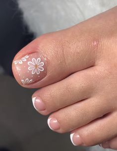 Diseño de acripie o gel en uñas de los pies Nails Feet Design Pedicures, Elegant Pedicure, Neutral Chrome, Pedicure Gel, Toenail Art, Pedicure Nail Designs, Pedicure Ideas, Unghie Nail Art, Gel Toe Nails