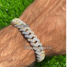 "12.50mm 925 Silver Iced out Moissanite Cuban Link Bracelet For Men 6\" To 9\" Length New Design Cuban Hip Hop Bracelets, Moissanite Bracelets, Custom Bracelet, Cuban link Bracelet, Curb Cuban Bracelet, Iced Out Bracelet, Miami Cuban Bracelet,Custom Iced Bracelet,Diamond Bracelet,Hip Hop Bracelet,Mens Bracelet ➤ 𝐓𝐲𝐩𝐞: 𝐌𝐨𝐢𝐬𝐬𝐚𝐧𝐢𝐭𝐞 𝐃𝐢𝐚𝐦𝐨𝐧𝐝 ➤ 𝐂𝐚𝐫𝐚𝐭 𝐰𝐞𝐢𝐠𝐡𝐭:- 11.03 To 16.53 Tcw ➤ 𝐃𝐢��𝐚𝐦𝐨𝐧𝐝 𝐒𝐡𝐚𝐩𝐞:- Round ➤ 𝐃𝐢𝐚𝐦𝐨𝐧𝐝 𝐂𝐨𝐥𝐨𝐫: DEF ➤ 𝐂𝐥𝐚𝐫𝐢𝐭𝐲: VVS ➤ Moissanite Bracelets, Iced Out, Types Of Diamond Cuts, Cuban Bracelet, Bracelet Diamond, Custom Bracelet, Link Chain Bracelet, Men Bracelet, Bracelet Mens