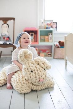 Imagine riding a gigantic bunny across the country side? Your kiddo will be over the moon with this fabulous over-sized bunny. Let her imagination run wild, while she snuggles and plays with her new favorite pal! This pattern is an arm knitting pattern and includes directions for both the giant bunny and the smaller one. NOW WITH STEP BY STEP VIDEO, including how to arm knit, how to keep stitches tight, how to stuff and how to finish! materials Stuffing for head and body. Try quilting batting or Knit Bunny, Arm Knit, شال كروشيه, Finger Knitting, Haken Baby, Chunky Wool, Arm Knitting, Yarn Projects, Chunky Yarn