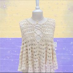 Free People Crochet Knit Sleeveless Top - Size Large , Measures 18” Across Pit To Pit As Pictured & 21” From Top Of Shoulder To Bottom Hemline - Cream Color - Theres No Matierial Tag Inside , I Would Say Feels Like A Cotton Knit As A Guess - Swingy Bottom!!! Sooo Freakin Cute ! Change It Up With Colored Camis For Whatever Your Wearing ! Brand New With Tags Attached ! Check Out My Closet To Bundle & Save Follow Me @ Rockinurstyle On Insta For The Latest Everyday ! Bohemian Sleeveless Knit Top, Sleeveless Knit Crochet Top For Vacation, Summer Sleeveless Knit Vest, Bohemian Sleeveless Knit Top For Spring, Sleeveless Open Knit Top For Beach, Sleeveless Crochet Knit Vest, Crochet Knit Sleeveless Vest, Sleeveless Knit Crochet Sweater Vest, Crochet Knit Sleeveless Sweater Vest