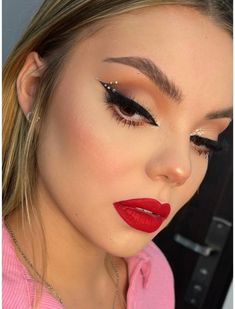 Maquillaje Natural, Creative Makeup, Makeup Trends, Beautiful Makeup, Red Lips, Makeup Lover