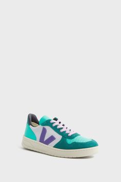 Multicolor Swan Purple Pierre V-10 Sneakers Sneakers Veja, Colorful Wardrobe, Bold Shoes, Sneakers Multicolor, Sugar Cane, Recycled Rubber, Water Repellent Fabric, Kids Sale, Leather Logo