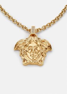 Versace Collar con colgante La Medusa para Mujer | Tienda Online EU Chain Necklace Outfit, Medusa Necklace, Medusa Pendant, Versace Necklace, Versace Chain, Versace Gold, Versace Jewelry, Jewelry Lookbook, Gold Chain Necklace