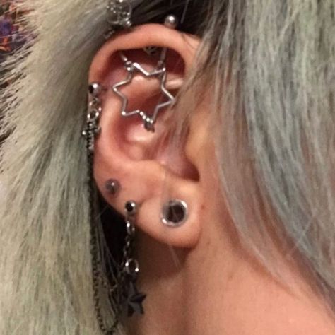 Clear Piercings, Ear Setup, Piercing Stack, Pretty Piercings, Earring Stack, Piercing Inspo, Cool Piercings, Edgy Jewelry, Cute Piercings