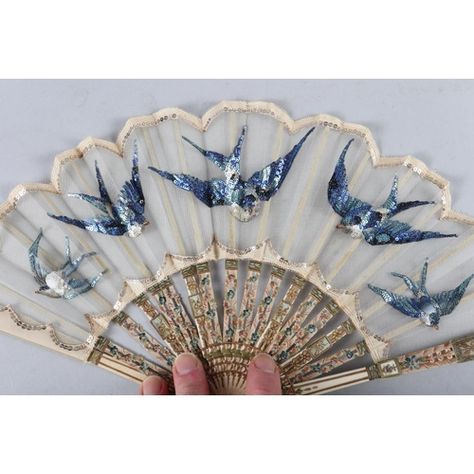 Fans Aesthetic, Fan Aesthetic, Antique Fans, Folding Hand Fan, Vintage Evening Bags, Japanese Fan, Vintage Fans, Hand Fans, Fan Design