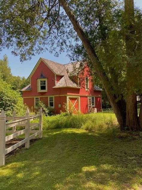 Countryside Farm Aesthetic, Vintage Farm Aesthetic House, American Countryside House, Small Town Architecture, Farm Aestethic, Cottage Farm Aesthetic, Small Rural Town Aesthetic, Small Countryside House, American Countryside Aesthetic