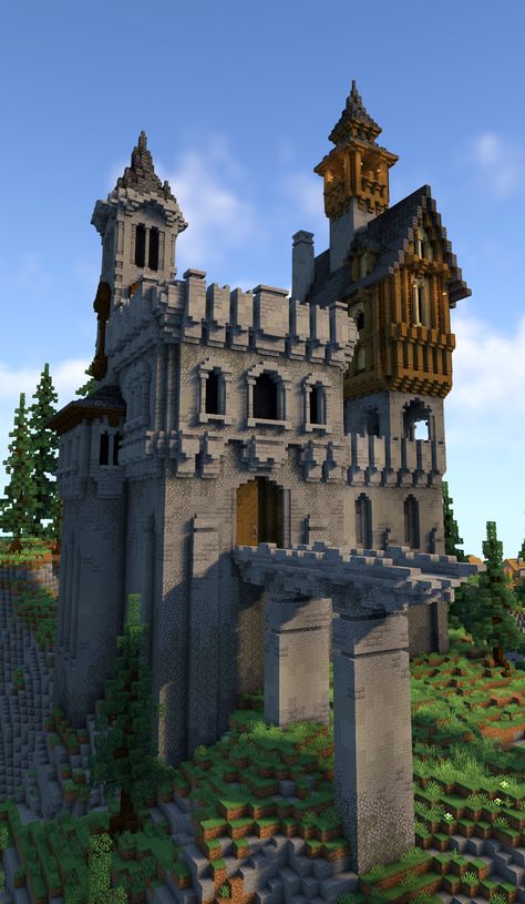 Medieval Style Minecraft Builds, Castle On Hill Minecraft, Castle Minecraft Layout, Minecraft Castle Floor Plans, Castle Builds Minecraft, Cool Minecraft Castles, Cottagecore Castle Minecraft, Minecraft Medieval Castle Layout, Minecraft Castle Survival