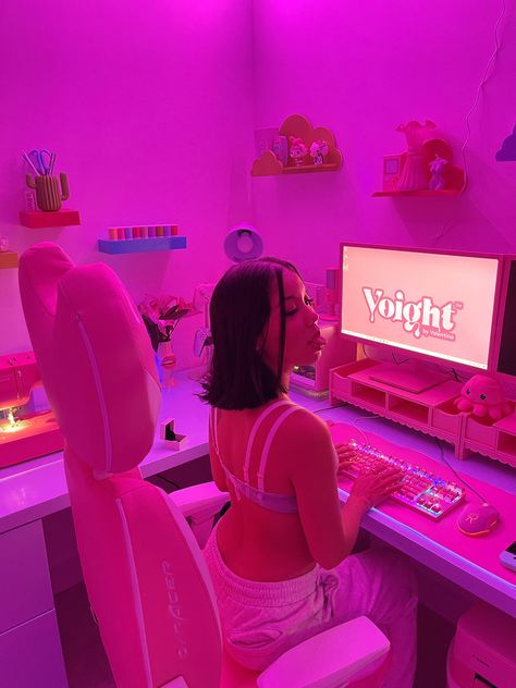 Valentina V. on Twitter: "PUT TOGETHER MY DREAM SET UP ALL ON MY OWN 💓… " Set Up Gamer Girl, Gaming Girls, Gaming Girl, Game Girl, Gamer Setup, Gamer Room Decor, Video Game Room Design, Gaming Setups, Gaming Room Setup