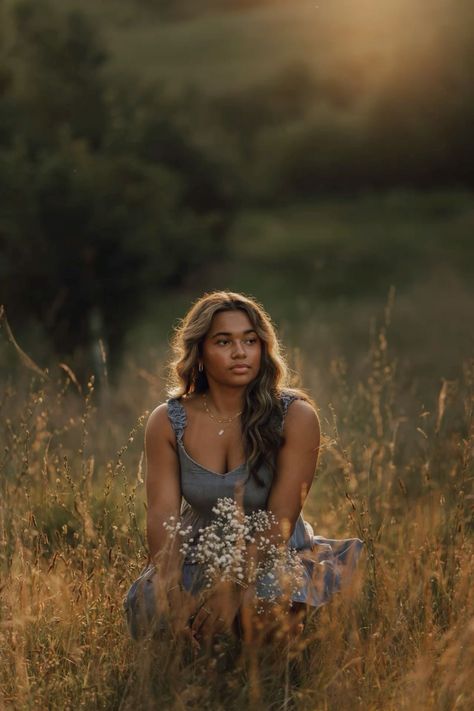 Flower Ladder Photoshoot, Senior Photos Golden Hour, Asian Senior Pictures, Sunset Senior Pictures Golden Hour, Senior Photo Props Ideas, Senior Pictures Fall Ideas, Golden Hour Photoshoot Ideas, Cute Senior Picture Poses, Fall Senior Pictures Ideas