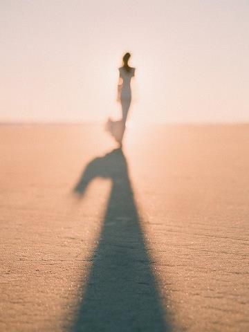 Strand Foto's, Elizabeth Messina, Messina, Foto Inspiration, 인물 사진, The Shadow, Light And Shadow, Belle Photo, In The Middle