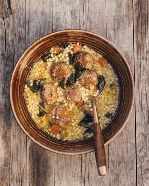 Vegetarian Italian Wedding Soup with Impossible Meatballs Impossible Meatballs, Vegetarian Wedding, Italian Wedding Soup Recipe, Vegetarian Meatballs, Vegetarian Italian, Wedding Soup, Small Pasta, Ground Meat, Delicious Vegetarian