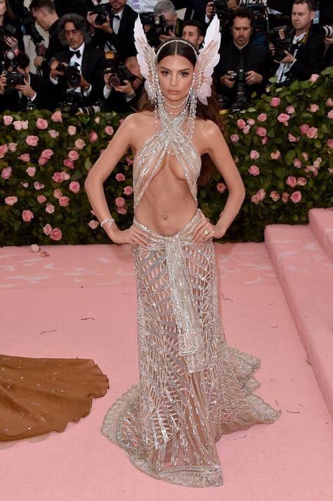 Emily Ratajkowski at the 2019 Met Gala Med Gala, Gala Themes, Look Rose, Met Gala Red Carpet, Toni Braxton, Celebrity Pics, Olivia Munn, Red Carpets, Dior Haute Couture