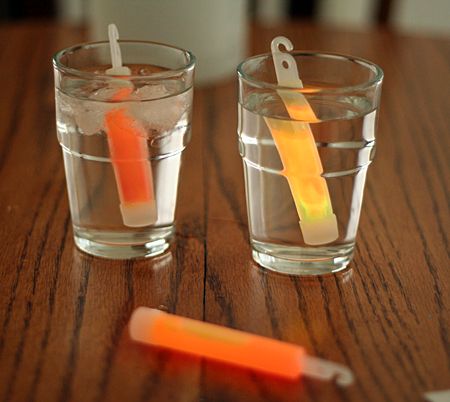 20 Must-Try Fall Science Experiments for Kids Fall Science, Steve Spangler Science, Glow Stick, Kindergarten Science, Science Project, Science Fair Projects, Preschool Science, Science Resources, Elementary Science