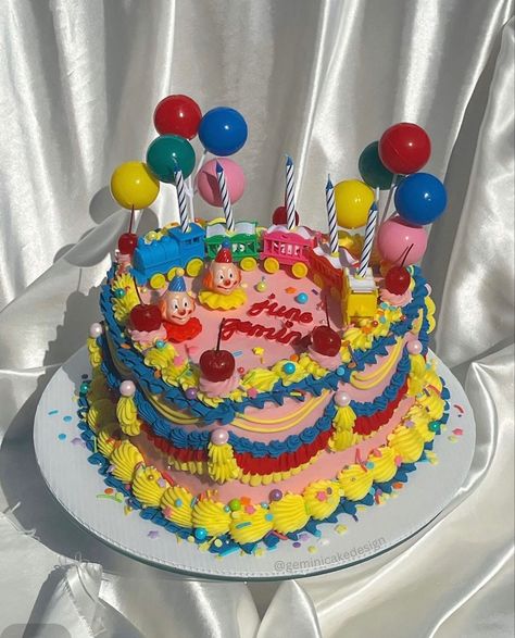 Kidcore Birthday Cake, Nostalgic Birthday Cake, Clown Cake Ideas, Whimsical Cakes Birthday, Clown Cakes Birthdays, Kidcore Cake, Primary Color Cake, Clown Birthday Party Ideas, 90s Birthday Cake