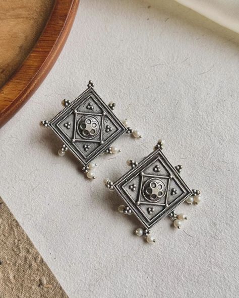 SILVER OXIDISED STUDS EARRINGS only at @namanarts.in 🌷🌷 . 👉🏻 Swipe to see the varieties . Visit our website to order 🎀 Link in Bio 📎 . Also Follow us for such other exclusive offers and trendy designs 🤍 . #earrings #different #designs #beads #studs #jhumkis #jewellery #jewelry #oxidisedjewellery #traditional #unique #fashion #indianjewellery #indiantraditionalwear #oxidize #accessories #style #trending #jewelleryofinstagram #onlineshopping #jewellerylovers #jewellerydesign #jewellerycollecti... Desi Earrings, Pretty Jewelry Necklaces, Pen Art Drawings, Diy Jewelry Unique, Jewellery Indian, Silver Jewellery Indian, Indian Jewelry Sets, Accessories Style, Desi Girl