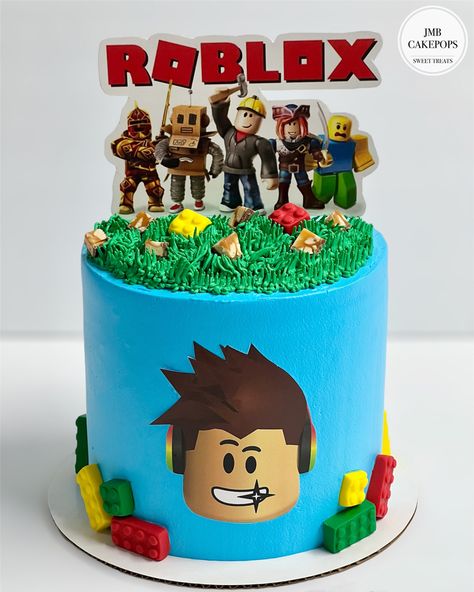 Roblox Diy Cake, Easy Roblox Cake, 7th Birthday Cakes For Boys, Roblox Noob Birthday Cake, Roblox Cake Design, Roblox Fondant Cake, Roblox Cake Boys, Roblox Cake Ideas For Boys, Roblox Cake Design For Boys