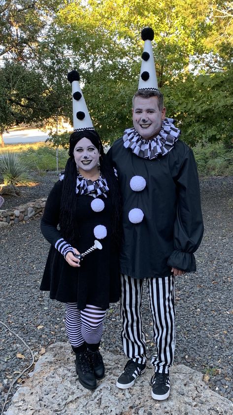 Diy Clown Costume Men, Pierrot Clown Costume Diy, Diy Creepy Clown Costume, Clown Outfit Diy, Clown Costume Men, Black And White Clown Costume, Mens Clown Costume, Diy Clown Costume, Clown Diy