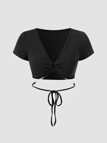 V Hem Top, Trending Crop Tops, Crop Top Corto, Crop Tops Outfits, Cute Outfits To Wear To School, Short Crop Tops, Fashion Crop Tops, Outfits To Wear To School, Crop Top Noir