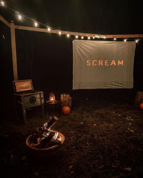 Scary Movie Night Projector, Cabin Movie Night, Halloween Movie Projector, Projector Movie Night Fall, Outdoor Scary Movie Night, Outdoor Horror Movie Night, Horror Movie Date Night Aesthetic, Spooky Movie Aesthetic, Summer Ween Aesthetic