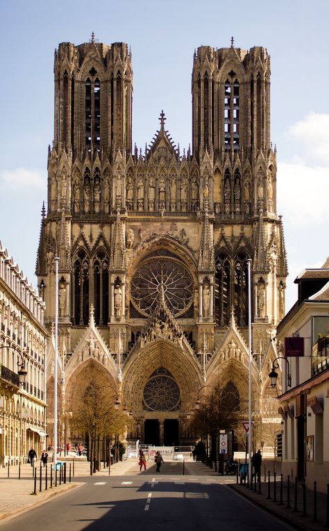 Cathédrale Notre-Dame de Paris, France Reims Cathedral, Gothic Cathedrals, Cathedral Architecture, Gothic Cathedral, Gothic Church, Walter Gropius, Sacred Architecture, Living Modern, Frank Gehry