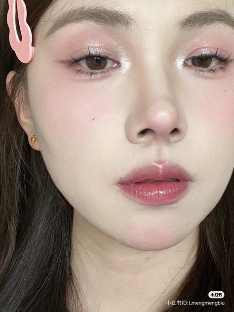 Tone Makeup, Makeup Korean, Makeup Tutorial Foundation, Douyin Makeup, Cute Eye Makeup, Makeup Accesories, Makeup Tutorial Eyeliner, Youtube Makeup, Makeup Makeover