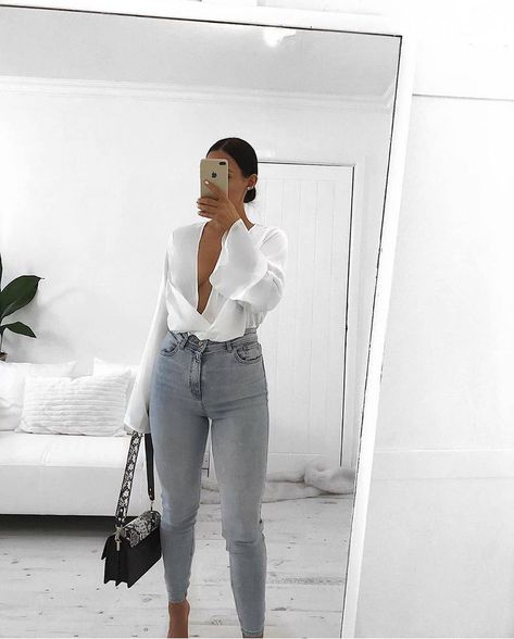 FASHION IS A LIFESTYLE 💕 on Instagram: “White X Denim 😍 Follow @classicalfits for more _________ ___ @katyluise” Gray Jeans White Shirt Outfit, Light Grey Jeans Outfit Winter, Grey Boyfriend Jeans Outfit, Light Grey Jeans Outfit Women, Gray Mom Jeans Outfit, Jeans And White Shirt Outfit Classy, Grey Ripped Jeans Outfit, Light Gray Jeans Outfit, Grey Mom Jeans Outfit