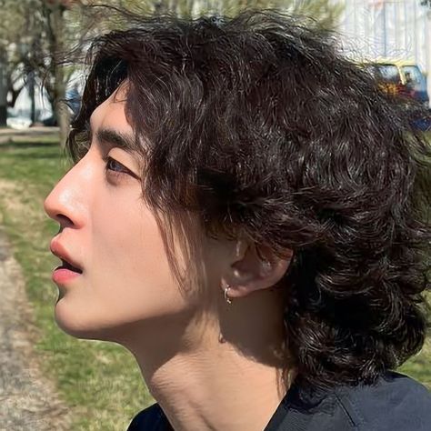 Choi Junghoon, Cocoppa Wallpaper, Reality Tv Stars, Dream Body, Aesthetic Images, Reference Images, Korean Idol, Nautilus, Art Reference Photos