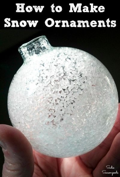 Clear Christmas Ball Ornament Ideas Snow, Diy Snow Ornaments, Clear Bulb Ornament Ideas Easy Diy, How To Make Christmas Balls, Diy Christmas Ornaments Ideas Beautiful, Snow Ornaments Diy, Clear Bulb Ornament Ideas, Clear Ornaments Diy, Christmas Bulbs Ornaments Diy