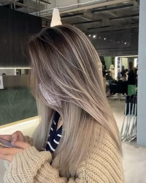 Ash Blonde Babylights, Diy Hair Curls, Shatush Hair, Blonde Hair Balayage, Ash Blonde Hair Balayage, Balayage Ombre Hair, Balayage Hair Grey, Easy Bun Hairstyles For Long Hair, Blonde Hair With Roots