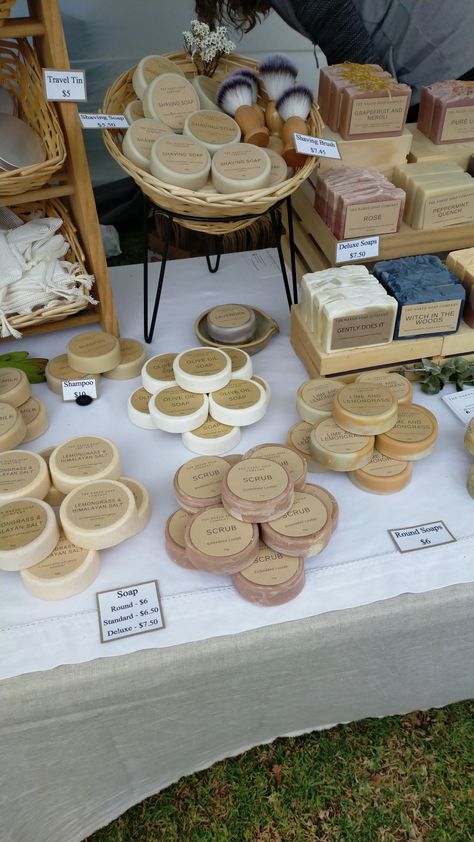 Rustic Soap Display, Soap Display Ideas Craft Show, Soap Shop Display, Soap Displays For Craft Shows, Farmers Market Table Display, Soap Booth, Farm Market Ideas, Soap Packaging Diy, Soap Design Ideas