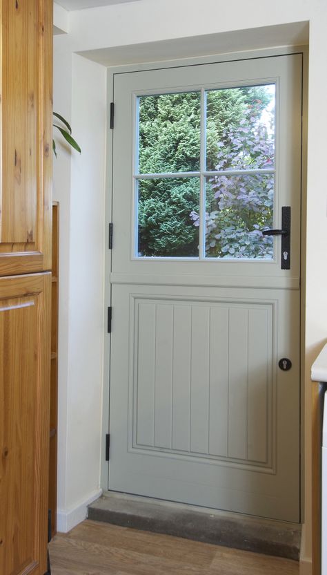 Exterior Stable Door, Back Doors With Windows, Stable Doors Kitchen, Boot Room Doors, Stable Door With Window, Stable Door Ideas, Front Of Cottage Ideas, Country Front Doors Farmhouse, Interior Doors Cottage