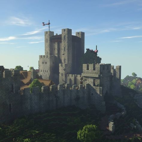 Midievil Minecraft Build, Minecraft Mountain Fortress, Minecraft Castle Idea, Minecraft Fortress Ideas, Minecraft Chateau, Minecraft Fortress, Minecraft Castle Walls, Minecraft Medieval Castle, Château Minecraft