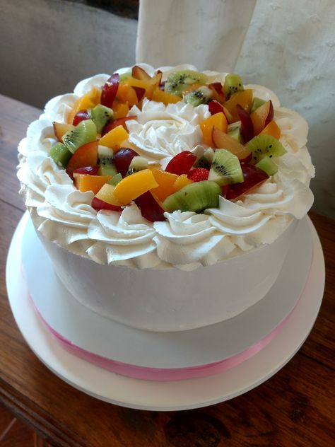 Birthday Cake With Fruit Decoration, Fresh Fruit Cake Design, Cake Decorated With Fruit, Fruit Birthday Cake, Fruit Cake Design, Cake Pop Designs, Salad Cake, Fresh Fruit Cake, Fruit Platter Designs