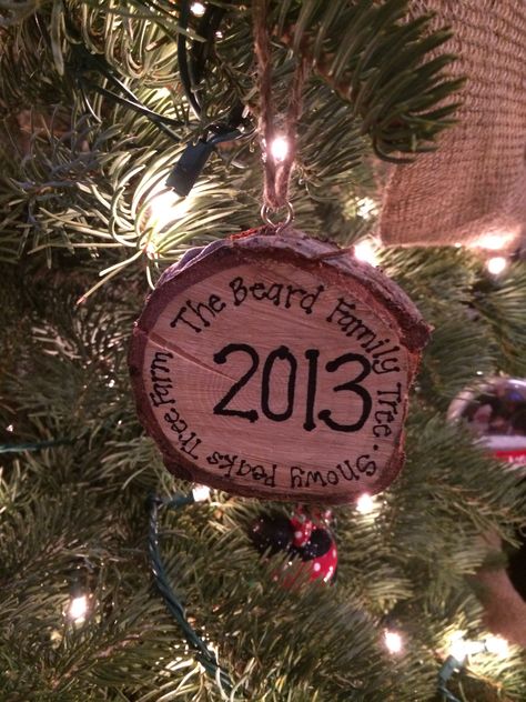 New tradition thanks to Pinterest! Cut a piece of our Christmas tree trunk and make it into an ornament. Christmas Tree Trunk Ideas Wood Slices, Christmas Tree Stump Ornament, Wood Trunk, How To Make Labels, Diy Crafts To Do, Tree Stump, Homemade Christmas Gifts, Homemade Christmas, Diy Christmas Ornaments